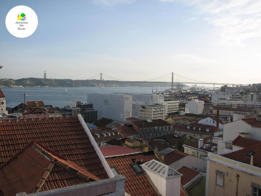 Windows Of Bica-great View Over River Apartment Lissabon
